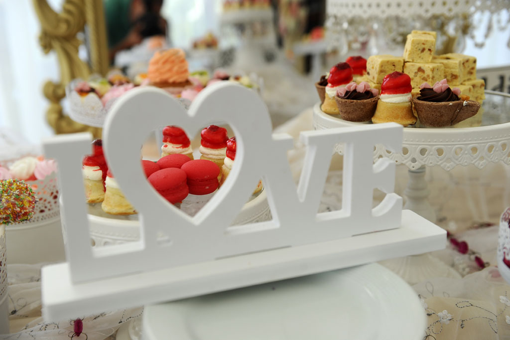 爱情英文字母和蛋糕 图片素材下载-其他类别-餐饮美食-图片素材 - 集图网 www.jituwang.com